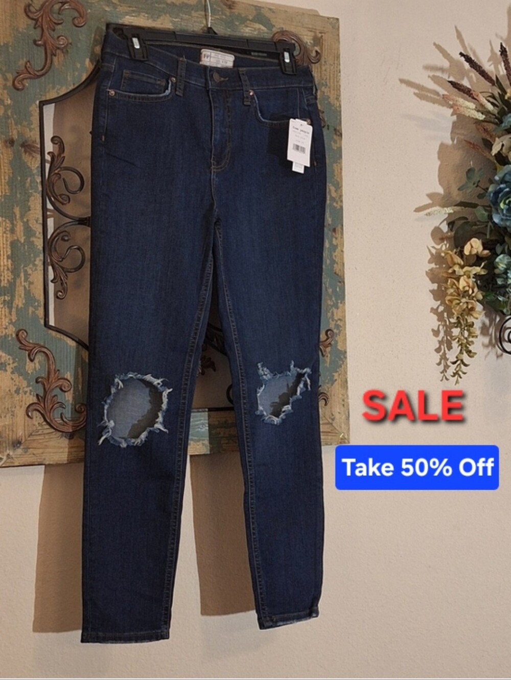Free People Indigo Skinny Jeans with Distressed Knees. NWT Size 29